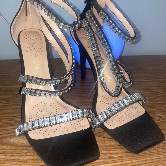 Akira/ Azalea Wang - Picture 1 of 5